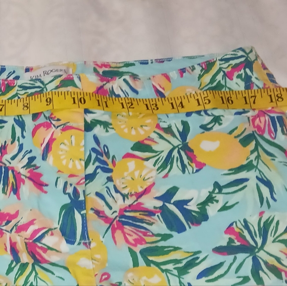 Kim Roger's Women's Shorts with pockets on front and back Size 14 - Picture 7 of 11